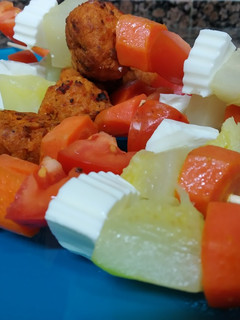 Una foto de Brochetas de verduras y legumbres
