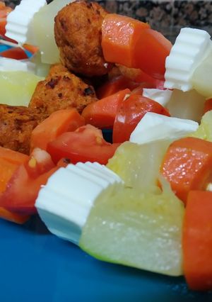 Una foto de Brochetas de verduras y legumbres
