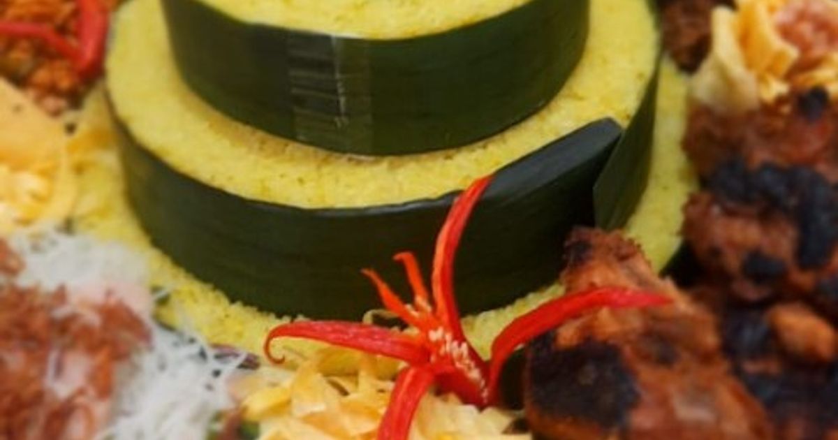 11. Nasi Tumpeng Kuning