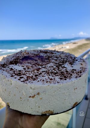 Una foto de Tarta mousse de horchata y fartons