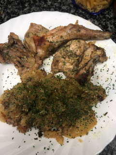 Una foto de 141. Conejo al ajillo con patatas (principal carne)