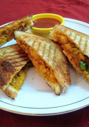 A picture of Aloo masala grill sandwich.