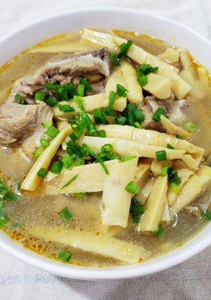 Hình của món Măng sặt nấu canh xương heo.