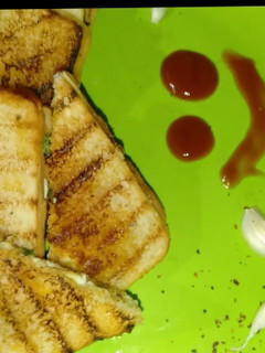 கார்லிக் பன்னீர் சாண்ட்விச் (கிரில்) செய்முறை முக்கிய புகைப்படம்