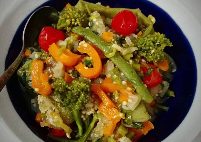 Как приготовить тушеные овощи на сковороде?