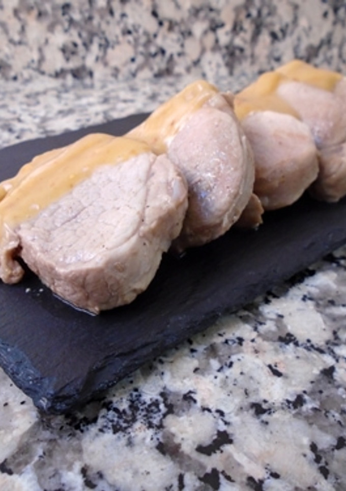 Una foto de Solomillo de cerdo con salsa de turrón