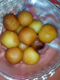 A picture of Instant gulabjamun.