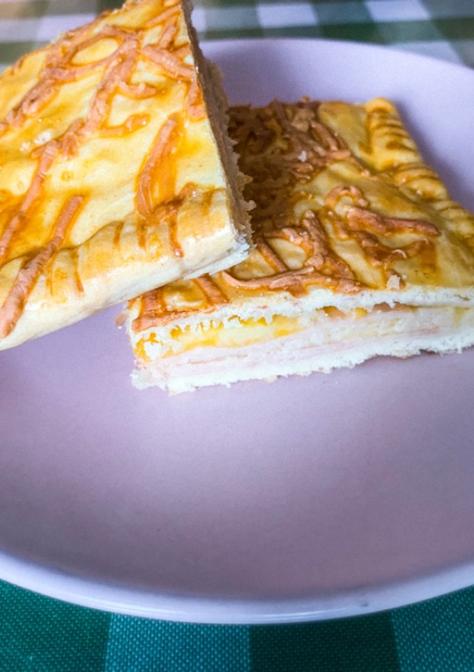 Una foto de Empanada de jamón y queso