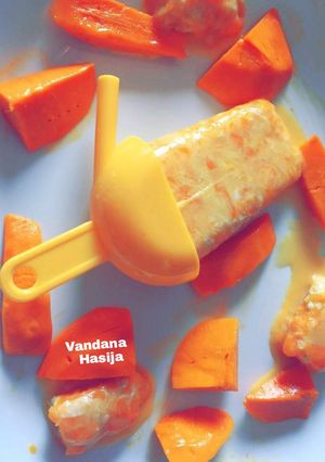 A picture of Mango Kulfi / Popsicles.