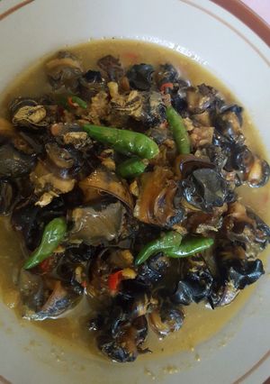 Foto resep Keong Hitam Bumbu Kuning