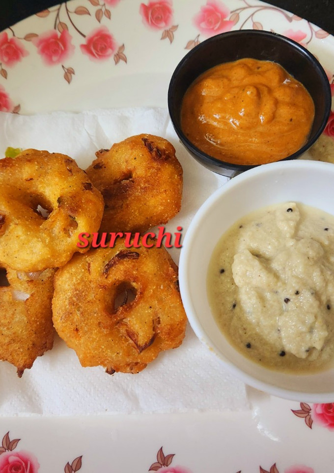 A picture of Instant Crispy Rava Vada.