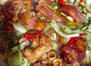 Hình của món Giò heo kho (hon)dưa cải.