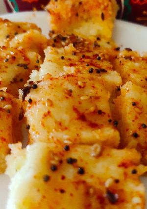 રવા ઈડલી (Rava Idli Recipe In Gujarati) રેસીપી મુખ્ય ફોટો