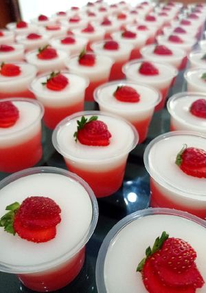 Foto resep Pudding Susu Strawberry