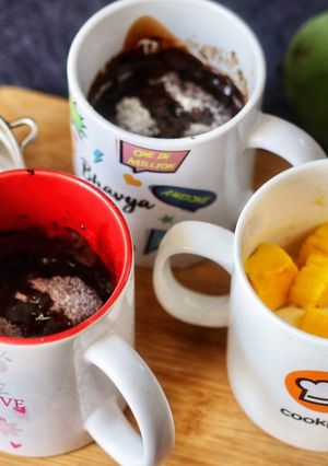 A picture of Chocolate and Mango Mug cakes.