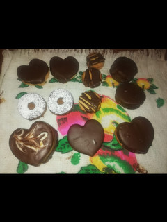 Una foto de Galletas y alfajores de corazón
