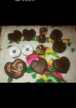 Una foto de Galletas y alfajores de corazón