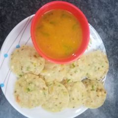 A picture of Vegetables idili sambhar.