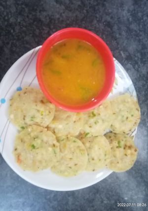 A picture of Vegetables idili sambhar.