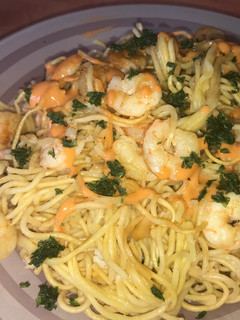 Una foto de Fideos con Gambas y Bacalao