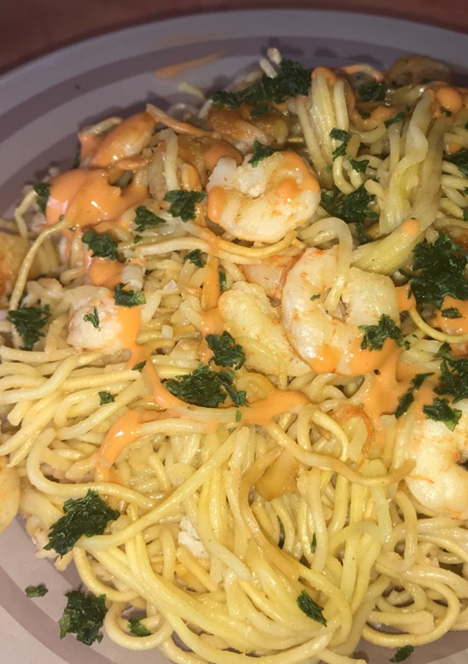 Una foto de Fideos con Gambas y Bacalao