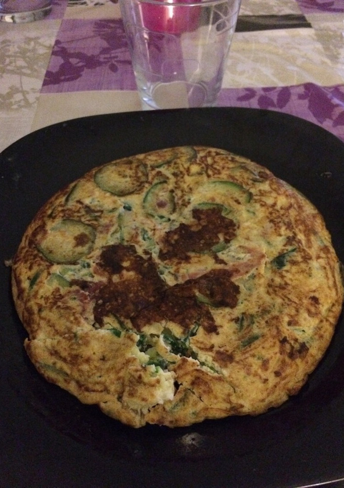 Una foto de Tortilla de calabacín y jamón york