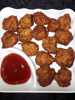 दुधी भोपळयाची भजी (dudhi bhopalyachi bhaji recipe in marathi) रेसिपी चे मुख्य फोटो