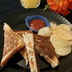A picture of Cheese Sandwich on Tawa.