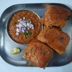 A picture of Jhatpat Pavbhaji in Cooker.
