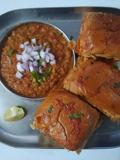 A picture of Jhatpat Pavbhaji in Cooker.