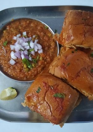 A picture of Jhatpat Pavbhaji in Cooker.