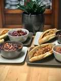 Cena alemana: Currywurst con pan casero y Krautsalat