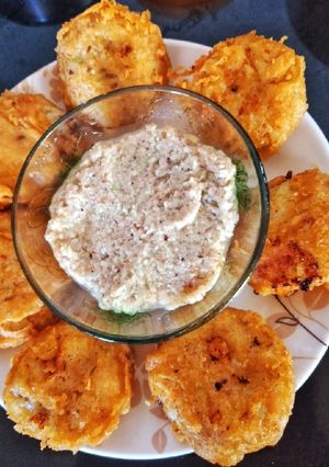 उपवासाचे बटाटेवडे (Upwasache Batatevade Recipe In Marathi) रेसिपी चे मुख्य फोटो 