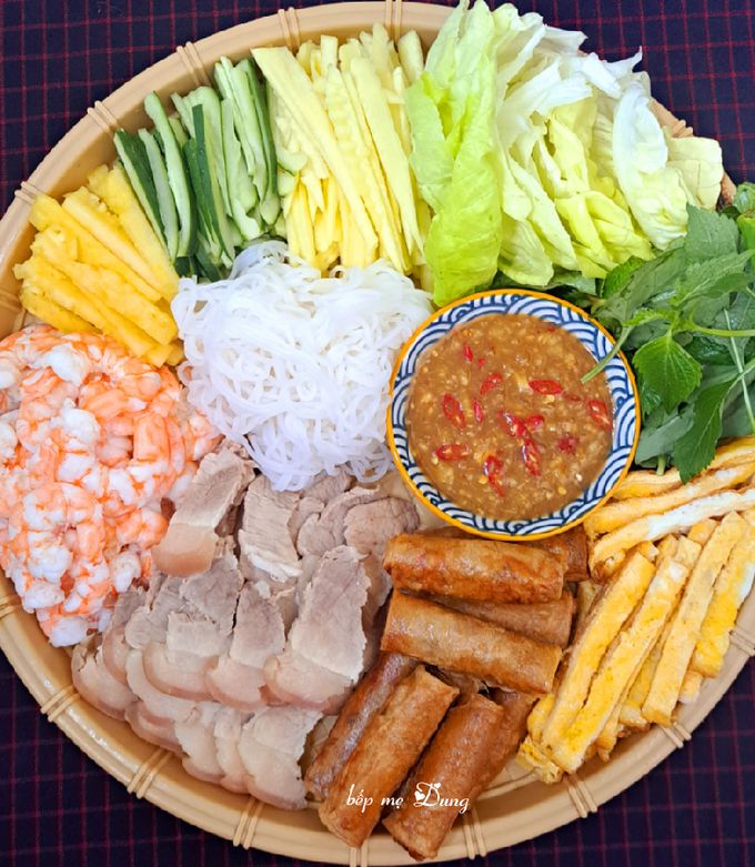 Hình của món Bánh tráng cuốn thập cẩm.