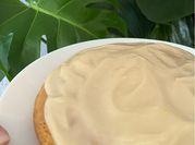 Una foto de topping carrot cake
