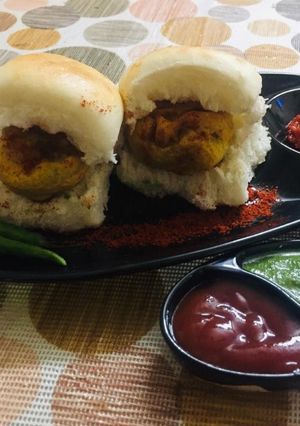 A picture of Bombay vada pav.