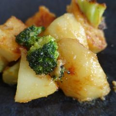 A picture of Stir-fried potato miso butter.