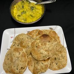 A picture of Methi poori /Aloo sabji.