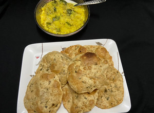A picture of Methi poori /Aloo sabji.