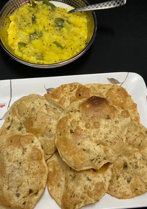 A picture of Methi poori /Aloo sabji.