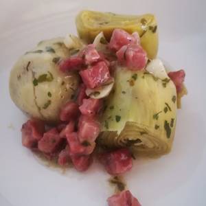 Alcachofas con jamón en salsa