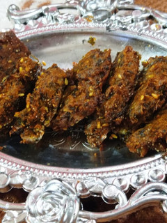 कोथिंबीर वडी (kothimbir vadi recipe in marathi) रेसिपी चे मुख्य फोटो