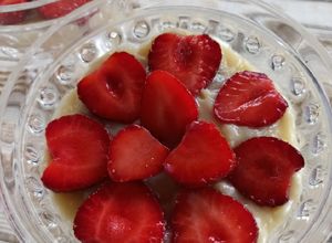 Una foto de Postre en copas de frutillas, súper fácil
