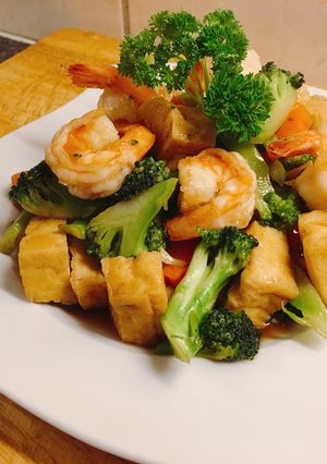 รูปของ ผัดบล๊อคโครี่เต้าหู้กุ้งสด By ครัวแม่ศรีเหลี่ยม