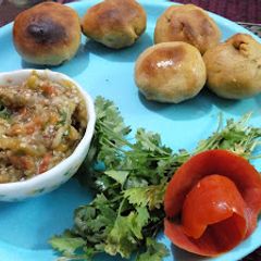 A picture of Litti chokha.