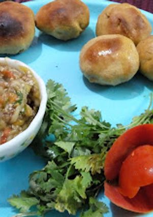 A picture of Litti chokha.