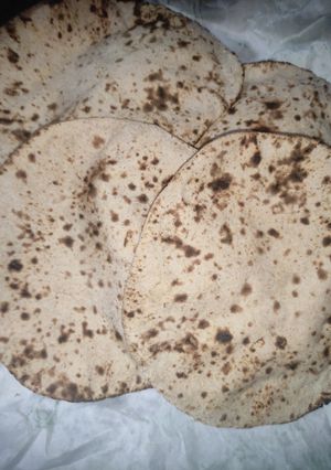 तंदूरी रोटी (Tandoori Roti recipe in hindi) रेसिपी मुख्य फोटो
