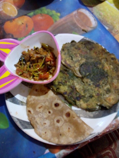 காலை உணவு வெண்ணெய் சப்பாத்தி,கொத்தமல்லி பொதினா சப்பாத்தி,மஸ்ரூம் கிரேவி செய்முறை முக்கிய புகைப்படம்