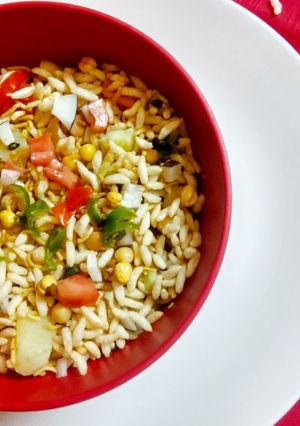 A picture of Jhal Muri(puffed rice).