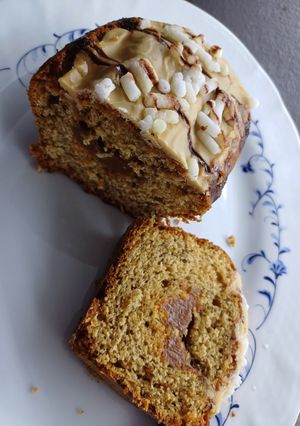 Una foto de Budín de banana c/dulce de leche + corazón de dulce de leche